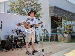 写真 高島 栄夏祭りでの演奏の様子